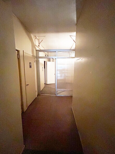 More Photos Of 40 W 100 N, Provo Storefront For Lease