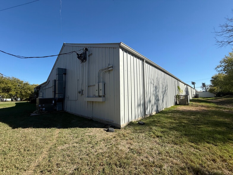 More Photos Of 1910 S Interstate 35, San Marcos Manufacturing For Sale