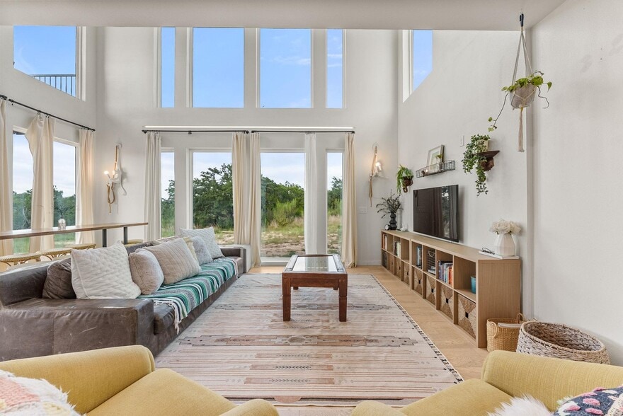 More Photos Of 5460 FM 2325, Wimberley Hotel For Sale