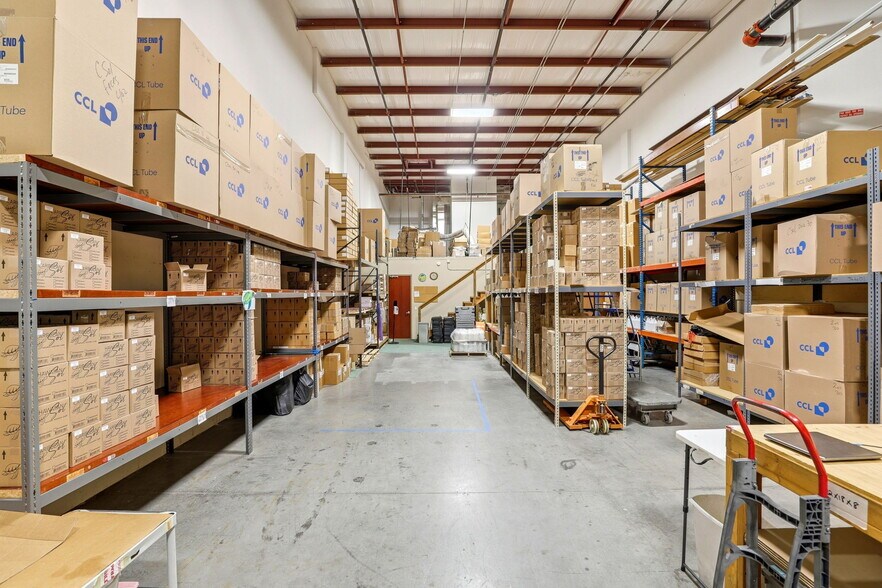 More Photos Of 6881 Kingspointe Pky, Orlando Flex For Sale