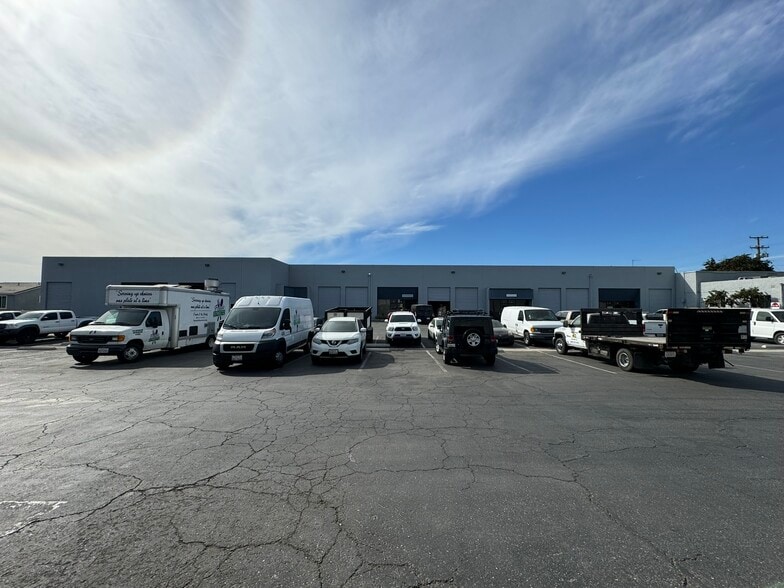 More Photos Of 1390 E Burnett St, Signal Hill Unknown For Lease