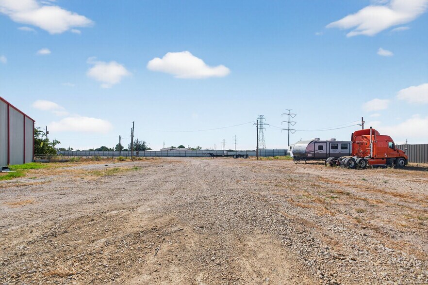 More Photos Of 11010 W Joan Dr, Odessa Warehouse For Sale