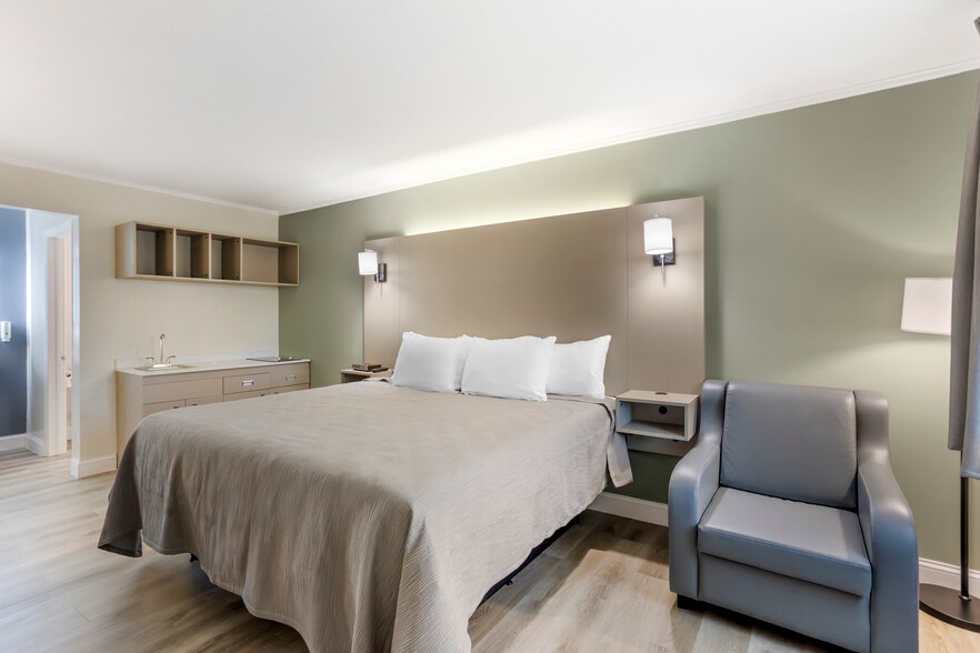 More Photos Of 170 Eastbrook Rd, Smoketown Hotel For Sale