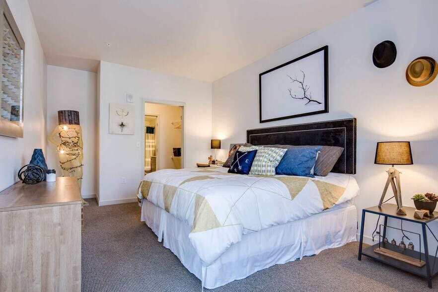 More Photos Of 415 S Cherokee St, Denver Apartments For Lease