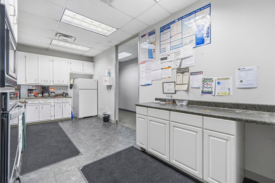 More Photos Of 1030 Regional Park Dr, Houston Office For Sale