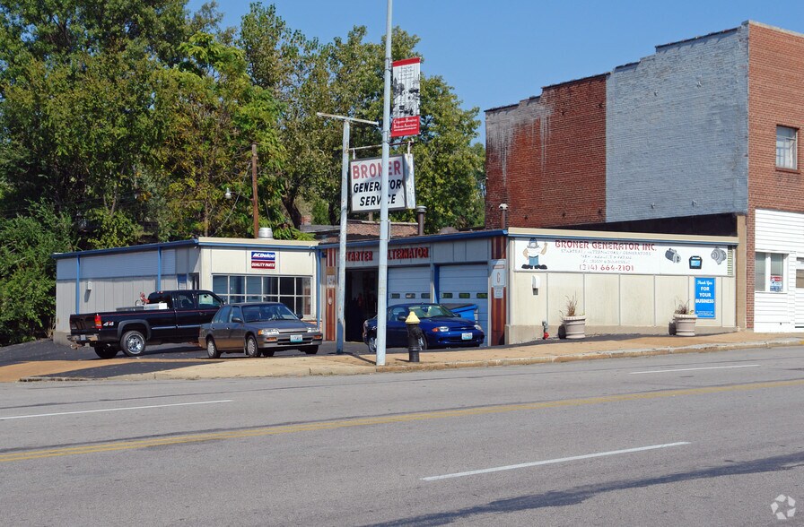 Primary Photo Of 3641 South Broadway, Saint Louis Auto Repair For Sale
