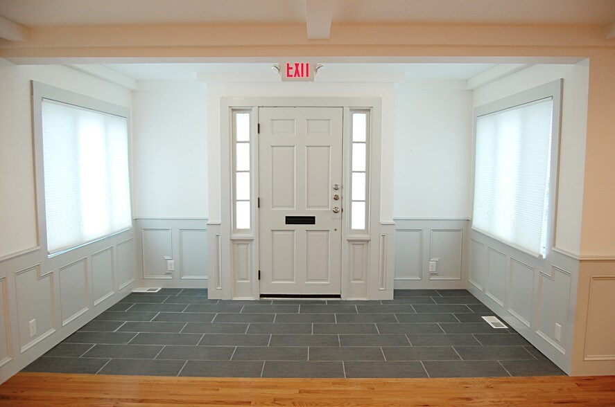 More Photos Of 389 Worcester Rd, Framingham Freestanding For Lease