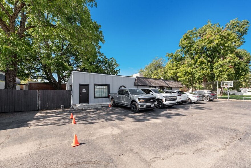 More Photos Of 407 W Main St, Waxahachie Freestanding For Sale