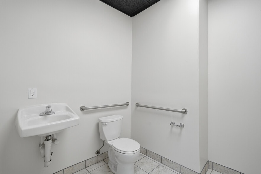 More Photos Of 1449 Field Park Cir, Marietta Warehouse For Sale