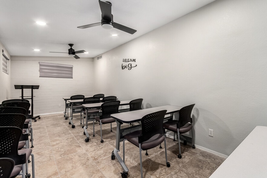 More Photos Of 727 N Swan Rd, Tucson Office For Sale