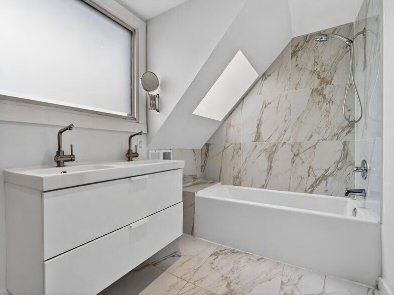 More Photos Of 1111 College St, Toronto Storefront Retail Residential For Sale