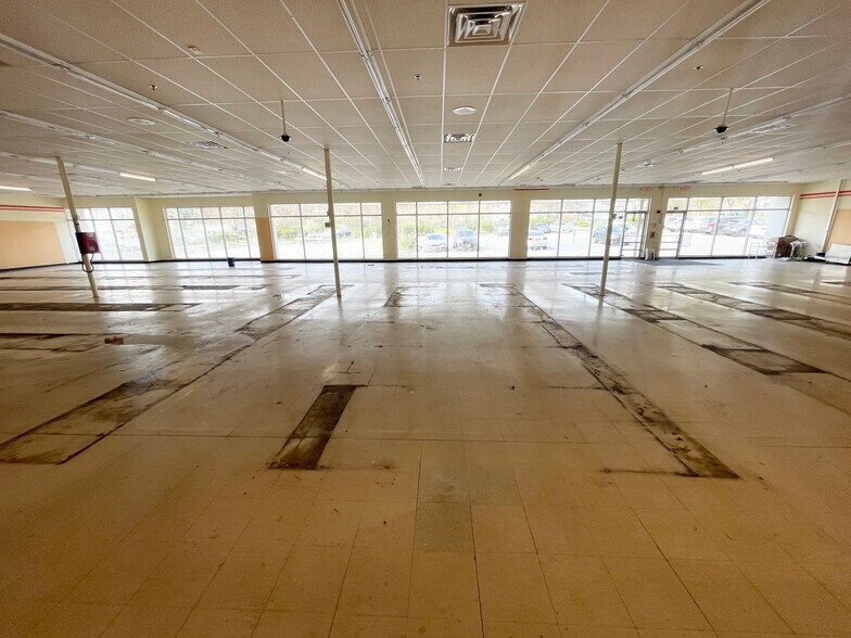 More Photos Of 240 Portion Rd, Ronkonkoma Unknown For Lease