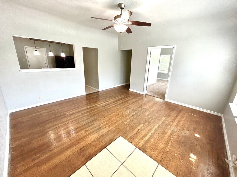 More Photos Of 1409 W Woodlawn Ave, San Antonio Apartments For Sale
