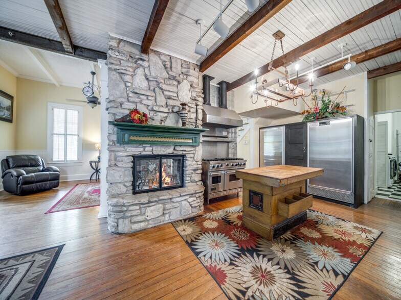 More Photos Of 331 Fifth St, Comfort Religious Facility For Sale