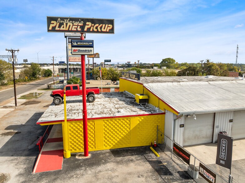 More Photos Of 2238 NW Loop 410 Fwy, San Antonio Auto Repair For Sale