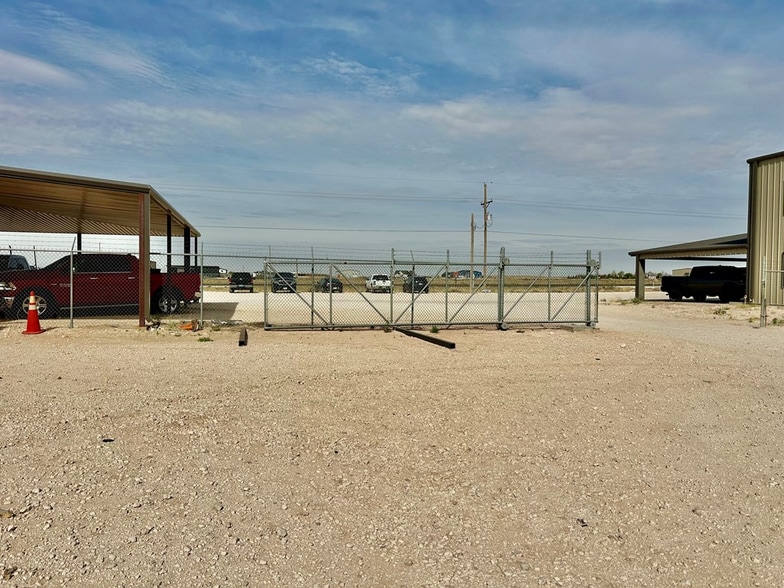 More Photos Of 602 US Highway 385 N, Seminole Flex For Sale