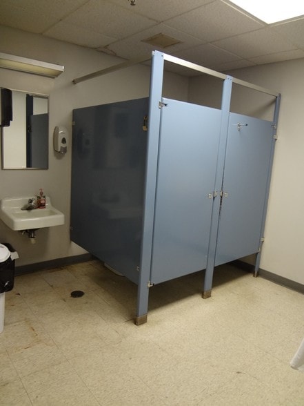 More Photos Of 222 W 6th St, Junction City Office For Sale