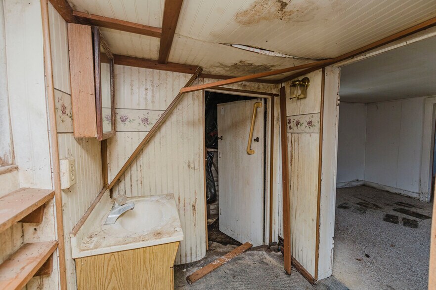 More Photos Of 1610 W 6th Ave, El Dorado General Retail For Sale