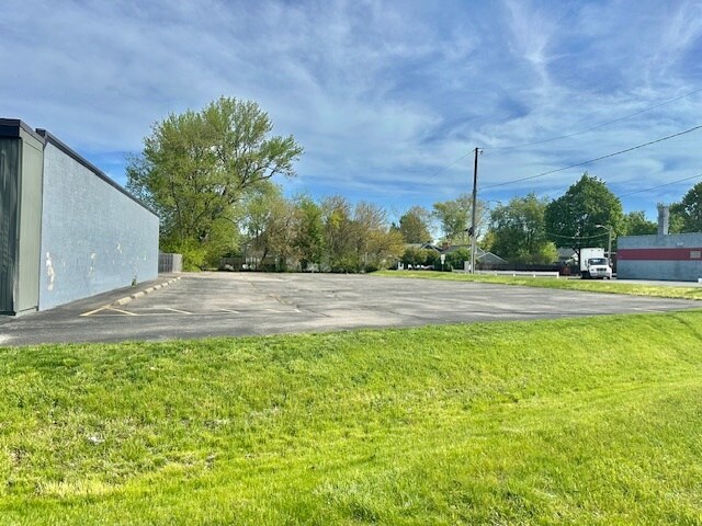 More Photos Of 38459 Lake Shore Blvd, Willoughby Freestanding For Sale