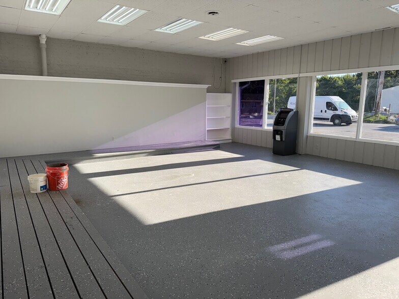 More Photos Of 14424 Morse St, Cedar Lake Storefront Retail Residential For Lease