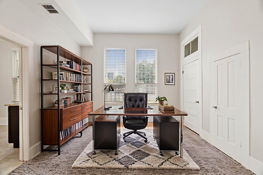 More Photos Of 620 N Flores St, San Antonio Freestanding For Lease