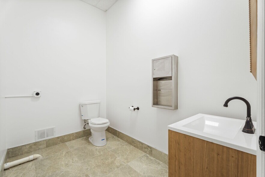 More Photos Of 1120 Village Lakes Blvd, Lehigh Acres Golf Course Driving Range For Lease