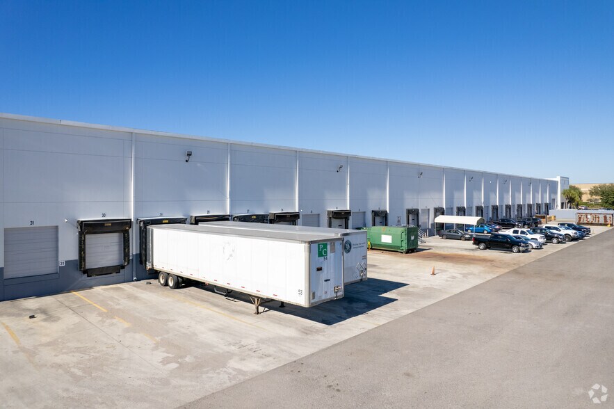 More Photos Of 780 Whittaker Rd, Jacksonville Distribution For Lease