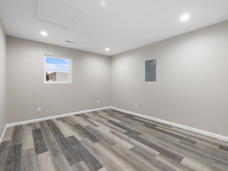 More Photos Of 3261 New Bern Hwy, Jacksonville Light Distribution For Lease