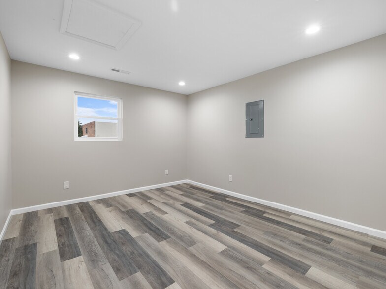 More Photos Of 3261 New Bern Hwy, Jacksonville Light Distribution For Sale