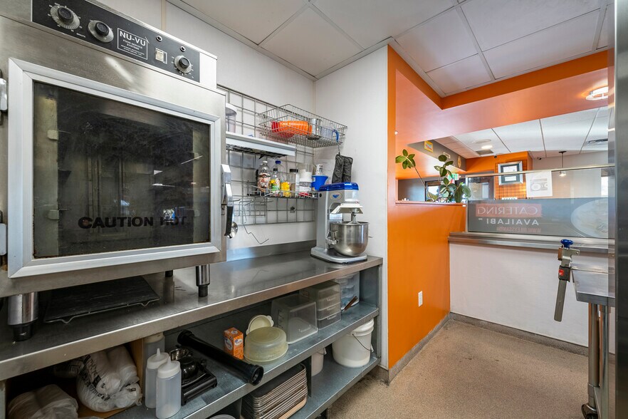 More Photos Of 7903 S Airport Rd, West Jordan Fast Food For Sale