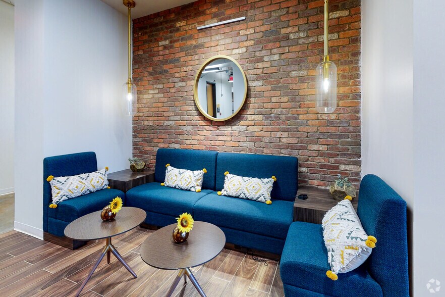 More Photos Of 1213 W Morehead St, Charlotte Coworking Space