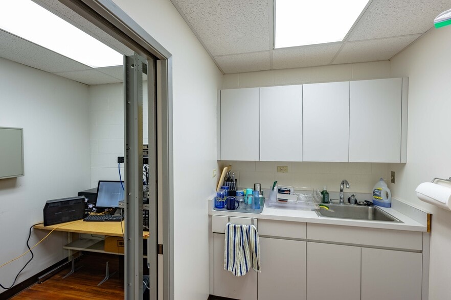 More Photos Of 99-1392 Koaha Pl, Honolulu Warehouse For Sale