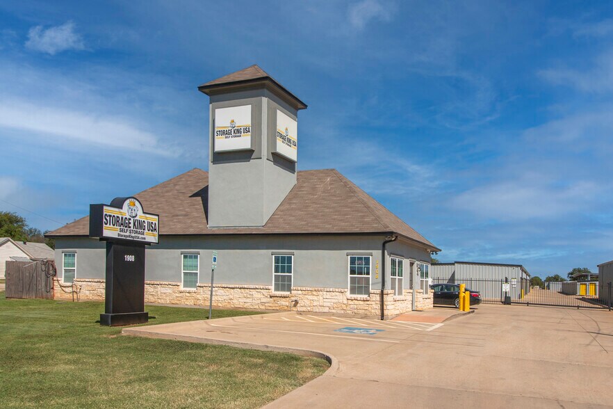 More Photos Of 1908 Farm to Market Rd, Crowley Self Storage For Lease