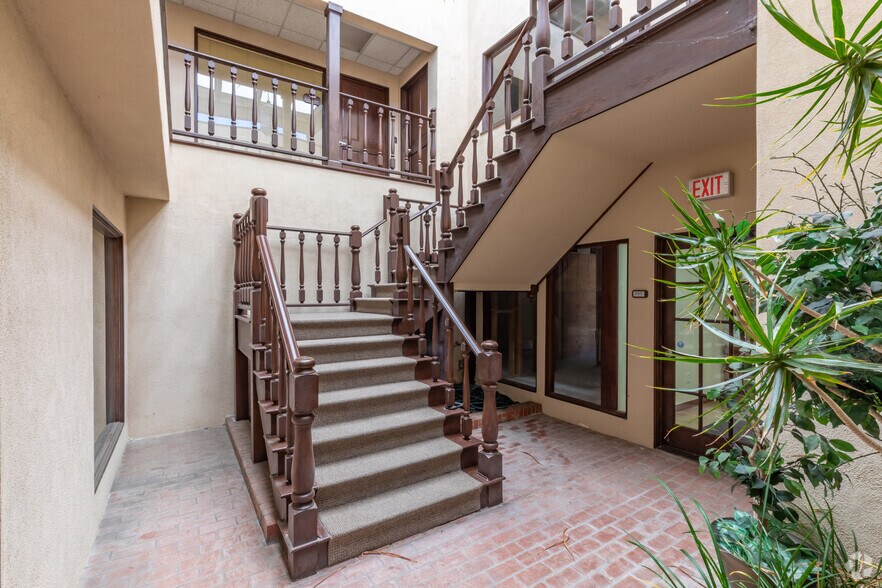 More Photos Of 1150 Silverado St, La Jolla Office For Lease