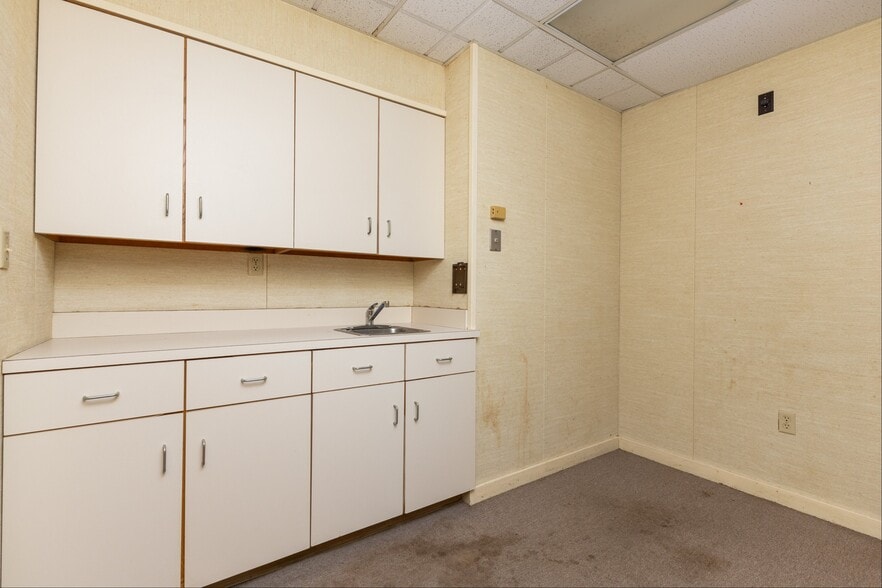 More Photos Of 2630 E Chestnut Ave, Vineland Medical For Sale