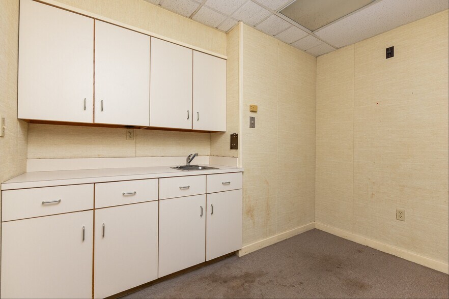 More Photos Of 2630 E Chestnut Ave, Vineland Medical For Sale