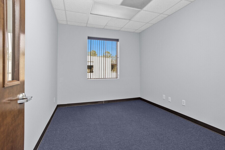 More Photos Of 1207 N Fm 3083 Rd, Conroe Distribution For Lease