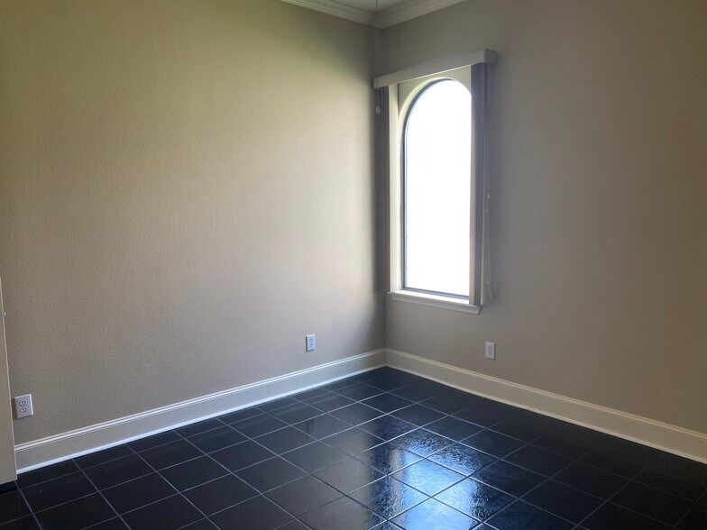 More Photos Of 13644 Breton Ridge St, Houston Medical For Sale