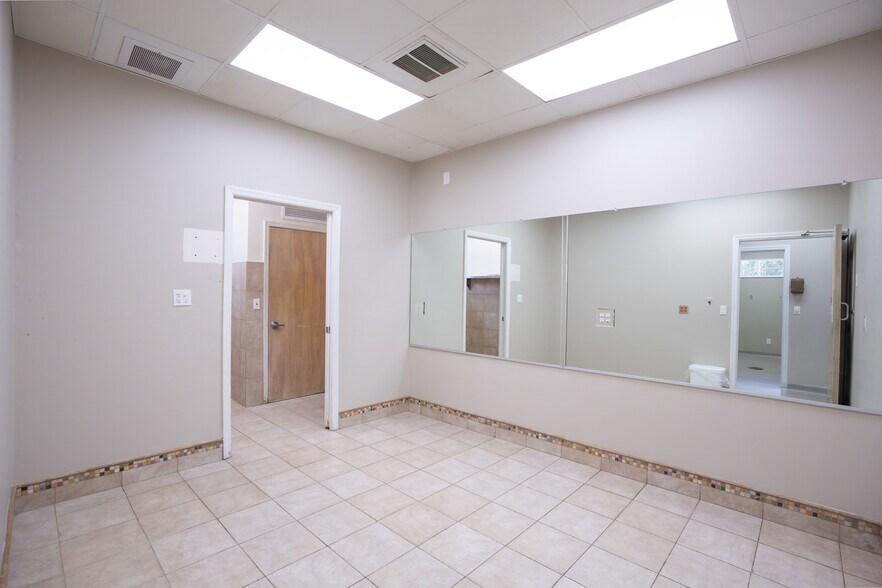 More Photos Of 3628 N Lecanto Hwy, Beverly Hills Veterinarian Kennel For Sale