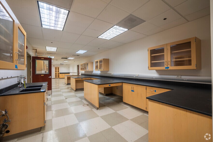 More Photos Of 355 N Wiget Ln, Walnut Creek Office For Sale