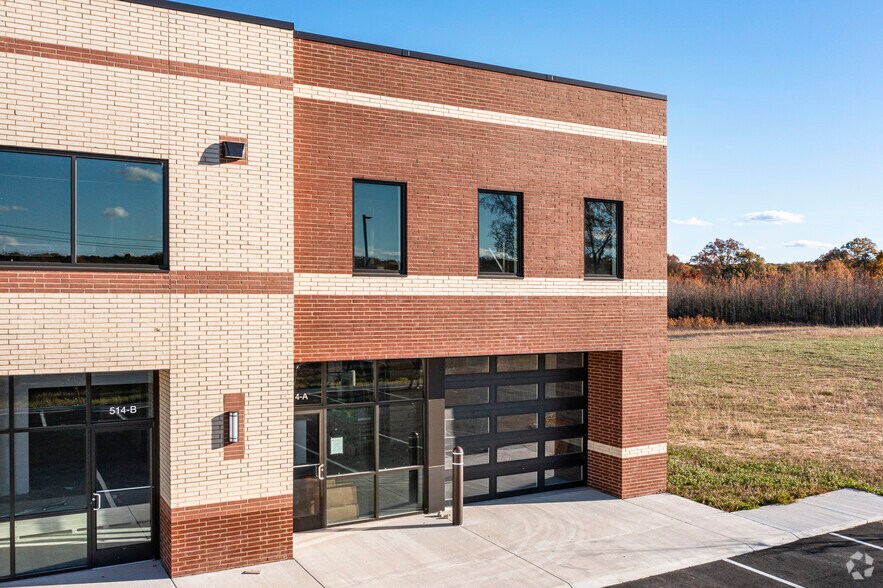 More Photos Of 514 Lansdowne Rd, Fredericksburg Flex For Lease