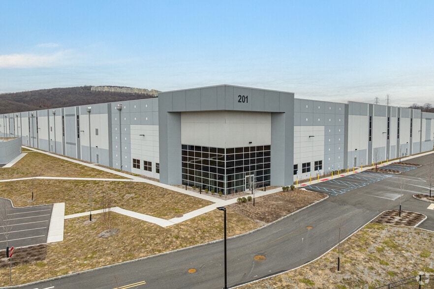 More Photos Of 201 Tabor Rd, Morris Plains Unknown For Lease