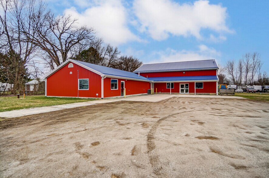 More Photos Of 20660 W Bowling Green Road, Weston Auto Repair For Sale