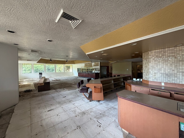 More Photos Of 19601 Hess Ave, Sonora General Retail For Lease