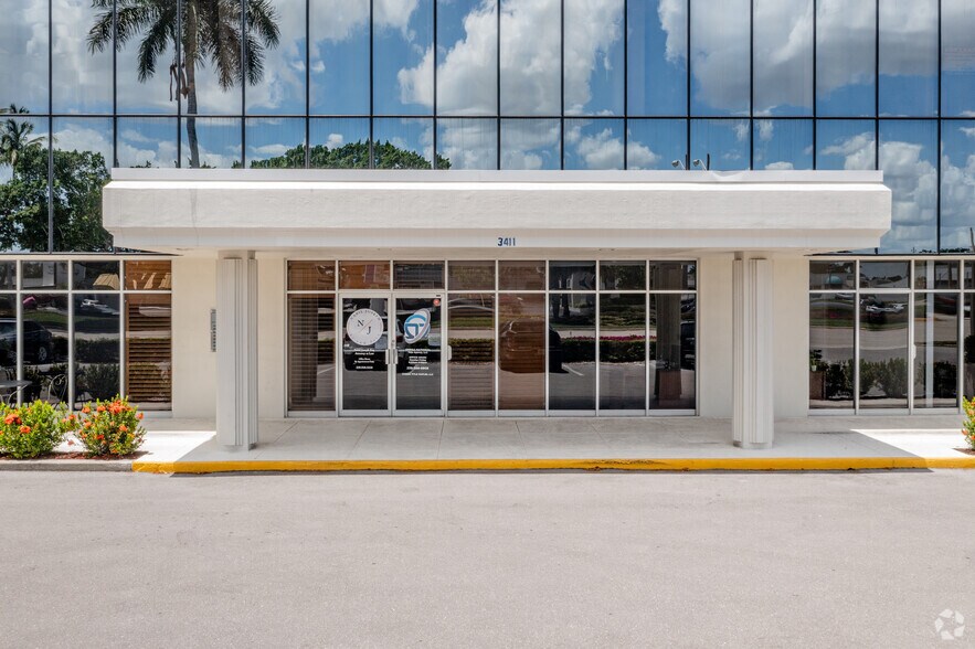 More Photos Of 3411 Tamiami Trl N, Naples Office For Sale