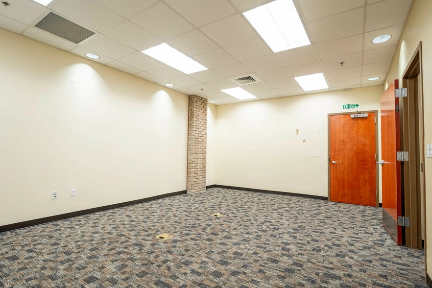 More Photos Of 1121 E Austin, Harlingen Office For Lease
