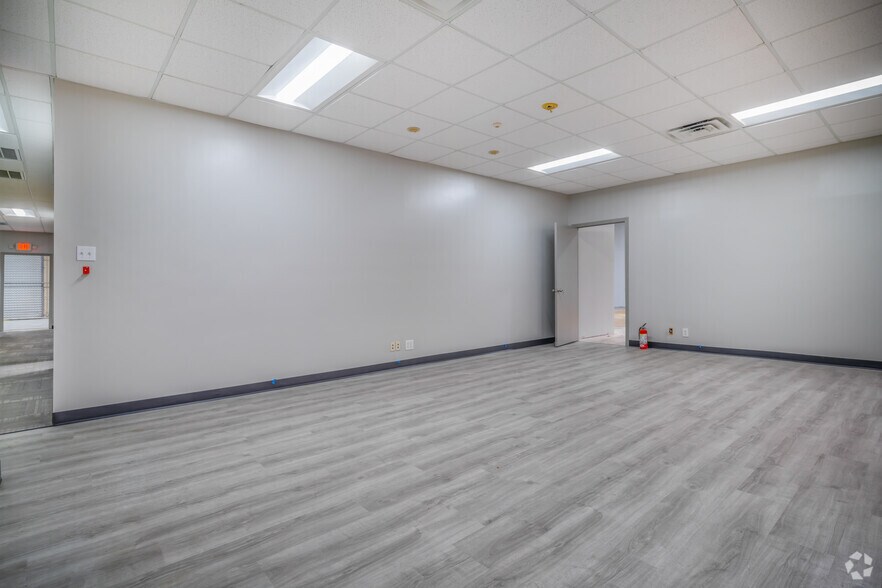 More Photos Of 12661-12679 Silicon Dr, San Antonio Light Distribution For Lease
