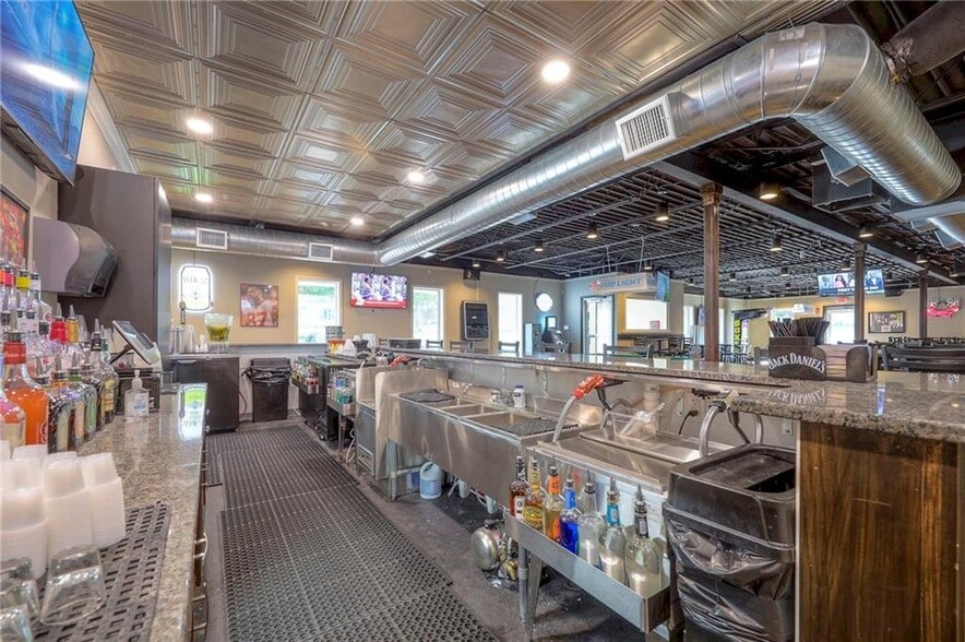 More Photos Of 4545 N Brighton Ave, Kansas City Bar For Sale