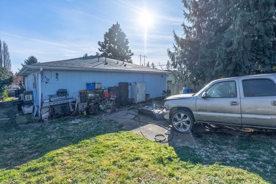 More Photos Of 227 24th Ave, Longview Apartments For Sale