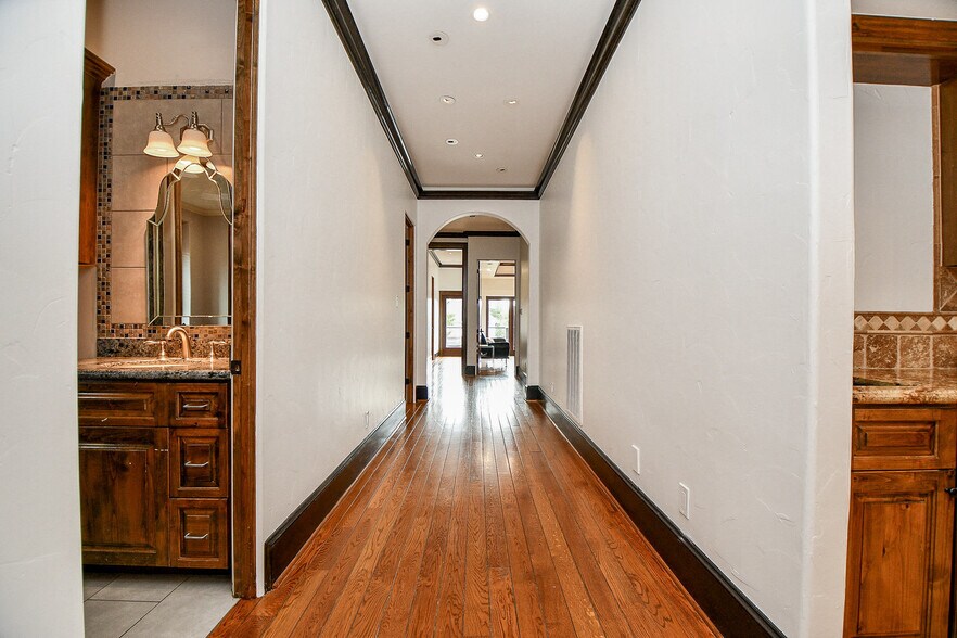 More Photos Of 4119 Allen St, Houston Office For Sale